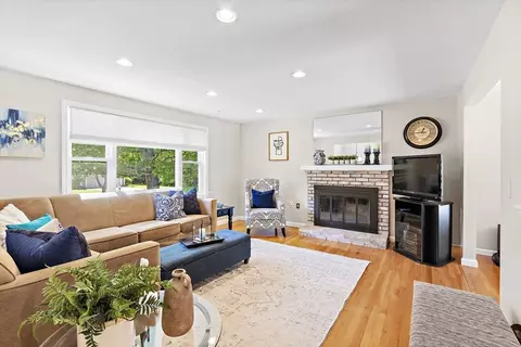 Living - 3 Thomas Dr, Franklin, MA 02038 photo 1 of 2