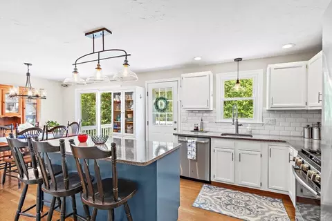 Kitchen - 3 Thomas Dr, Franklin, MA 02038 photo 2 of 7