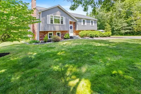 Exterior - 3 Thomas Dr, Franklin, MA 02038 photo 5 of 10