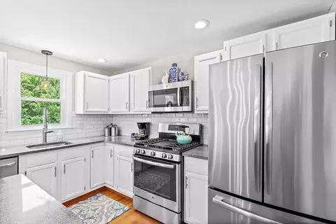 Kitchen - 3 Thomas Dr, Franklin, MA 02038 photo 3 of 7
