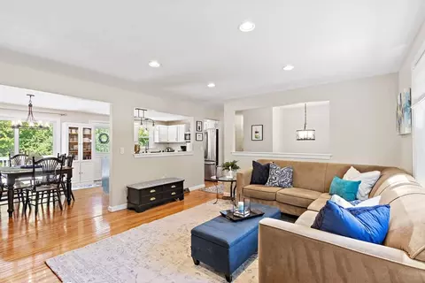 Living - 3 Thomas Dr, Franklin, MA 02038 photo 2 of 2