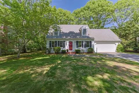 38 Easterly Dr, Sandwich, MA 02537