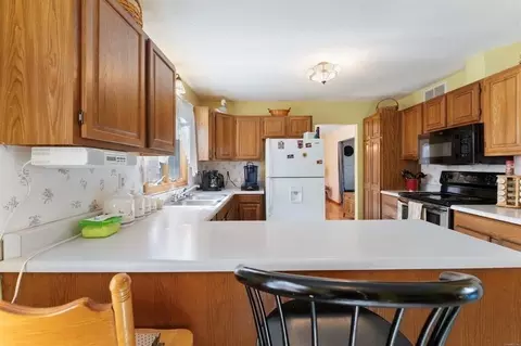 Kitchen - 41 Margaret Henry Rd, Killingly, CT 06239 photo 4 of 5