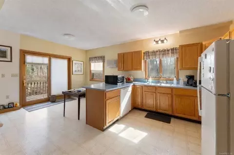 Kitchen - 41 Margaret Henry Rd, Killingly, CT 06239 photo 5 of 5