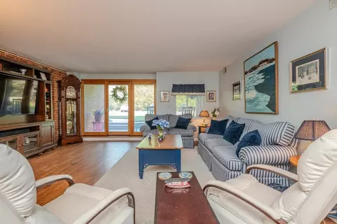 Living - 30 Conant St #1B, Beverly, MA 01915 photo 2 of 5