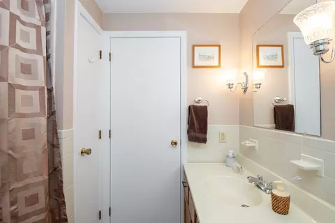 Bath - 30 Conant St #1B, Beverly, MA 01915 photo 2 of 5