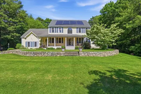 5 Edna Cir, Freetown, MA 02717