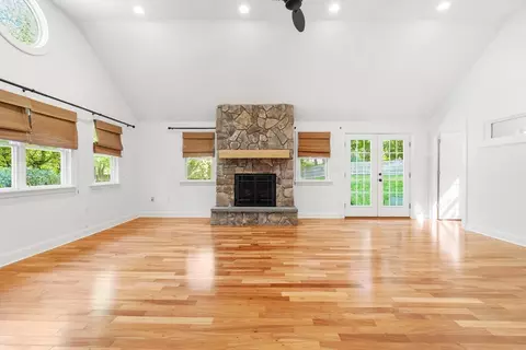 15 Central St, Acton, MA 01720 photo 5