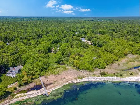 3 Beam St, Mattapoisett, MA 02739