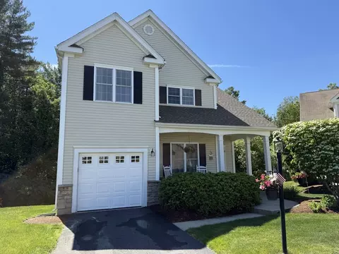 31 Daisy Ln #31, Raynham, MA 02767