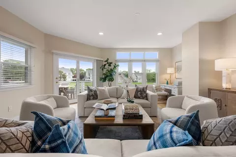 17 Bay Pointe Dr Ext #17, Buzzards Bay, MA 02532
