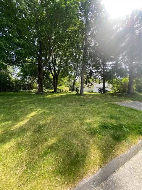 13 Pocono Rd, Worcester, MA 01605
