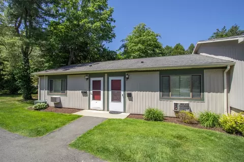 170 E Hadley Rd #13, Amherst, MA 01002