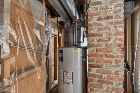 Entry Way - 163 Powell Ave, Springfield, MA 01118 photo 3 of 3
