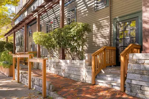 241 River St #6, Cambridge, MA 02139