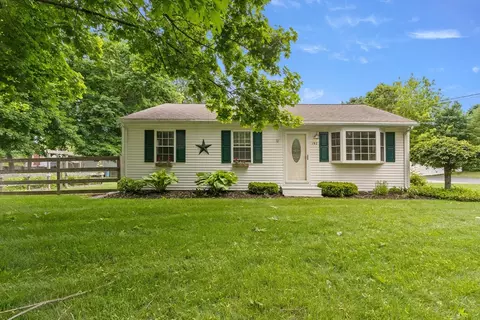 192 School St, Groveland, MA 01834