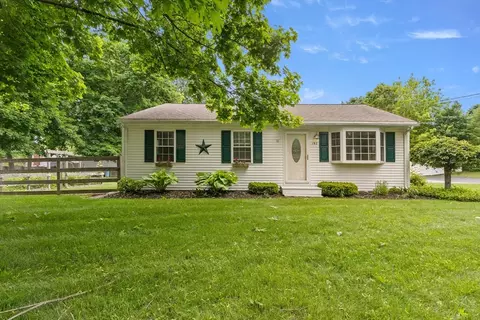 192 School St, Groveland, MA 01834