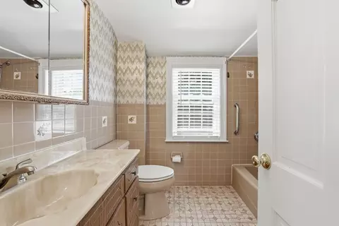 Bath - 31 Beech St, Dedham, MA 02026 photo 1 of 2