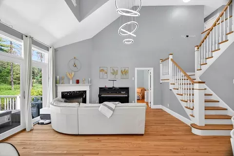 680 South Ave #7, Weston, MA 02493