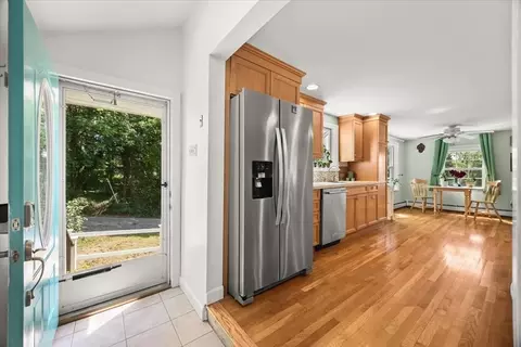 Entry Way - 39 Everett St, Marshfield, MA 02050 photo 1 of 4