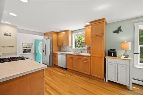 Kitchen - 39 Everett St, Marshfield, MA 02050 photo 2 of 3