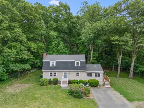 27 Searle St, Georgetown, MA 01833