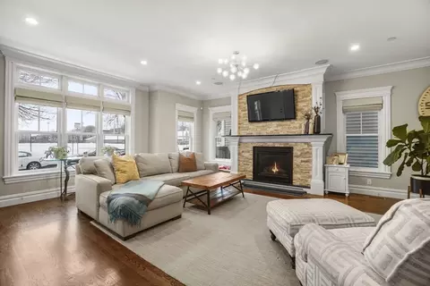9 M St #2, Boston, MA 02127