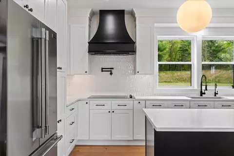 Kitchen - 4 Eagleton S, Spencer, MA 01562 photo 3 of 4