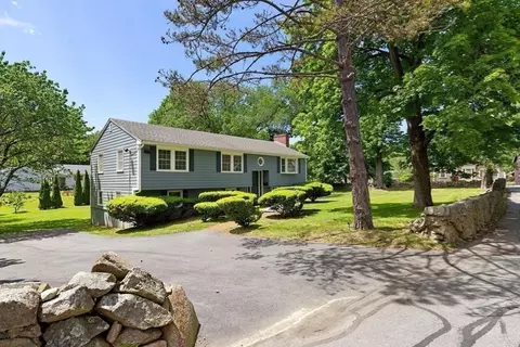 1 Brackenbury Ln, Beverly, MA 01915