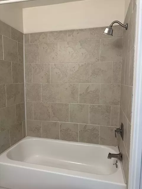 Bath - 140 Chestnut St #M4, Springfield, MA 01103 photo 2 of 2