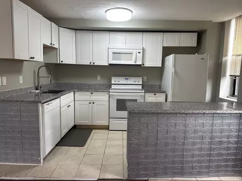 Kitchen - 140 Chestnut St #M4, Springfield, MA 01103 photo 2 of 2