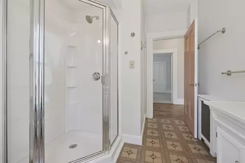 Bath - 173 High St, Reading, MA 01867 photo 3 of 4