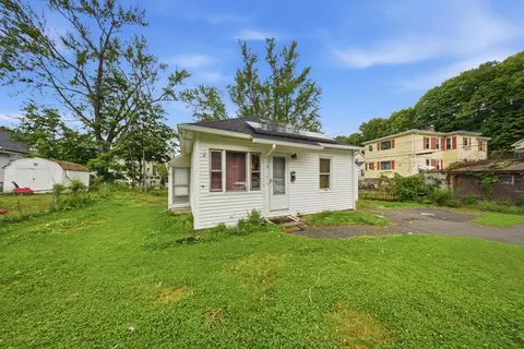 3 Brief St, Worcester, MA 01604