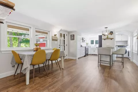 51 Grove St, Reading, MA 01867 photo 4