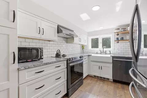 51 Grove St, Reading, MA 01867 photo 5