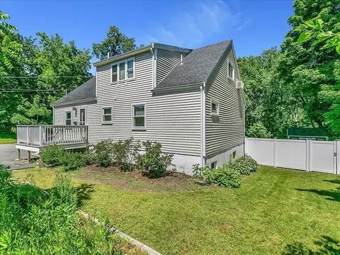 25 King Ter, Beverly, MA 01915 photo 2