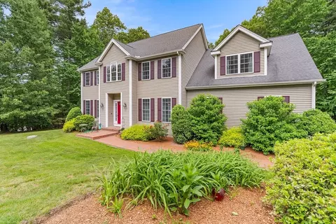 15 Gervais Way, Uxbridge, MA 01569