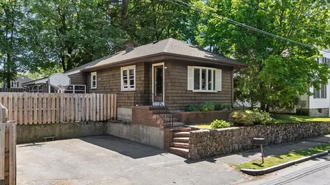 15 Quannapowitt Ave, Wakefield, MA 01880