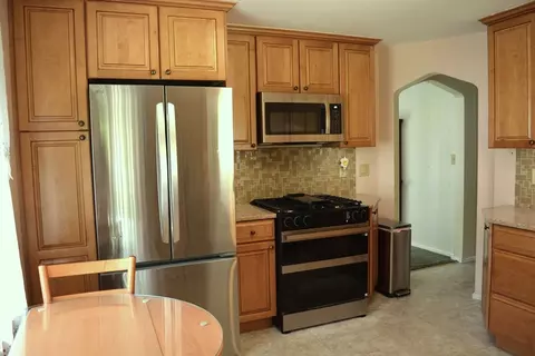 20 Exeter St, West Springfield, MA 01089 photo 15