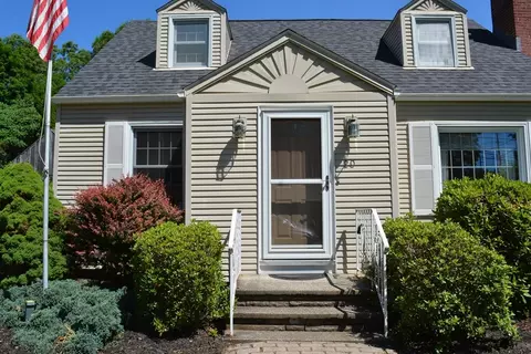20 Exeter St, West Springfield, MA 01089 photo 5