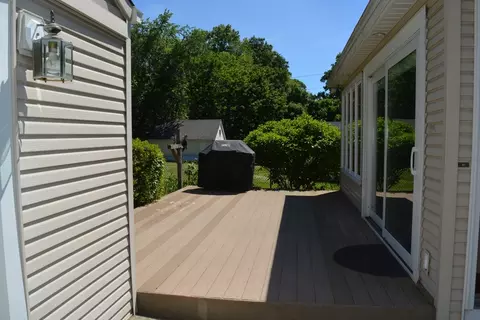 20 Exeter St, West Springfield, MA 01089 photo 7