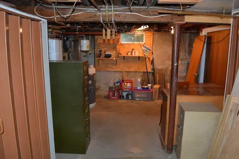 20 Exeter St, West Springfield, MA 01089 photo 38