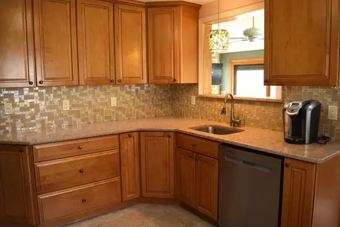 20 Exeter St, West Springfield, MA 01089 photo 14