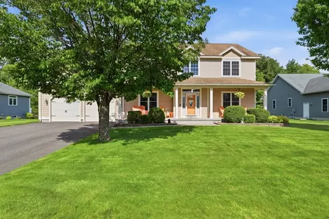 63 Caddyshack Dr, Chicopee, MA 01020 photo 2