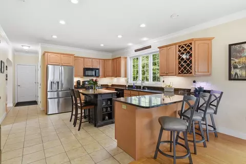 63 Caddyshack Dr, Chicopee, MA 01020 photo 8