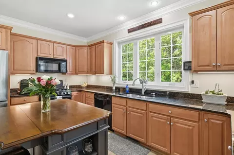 63 Caddyshack Dr, Chicopee, MA 01020 photo 11