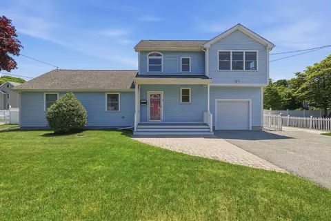 35 Kendrick Rd, Wakefield, MA 01880