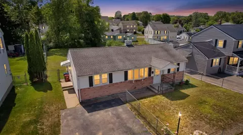 160 Burnham Rd, Lowell, MA 01852