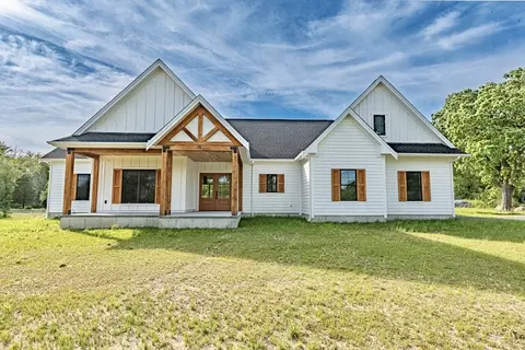 65 Marvel St, Swansea, MA 02777