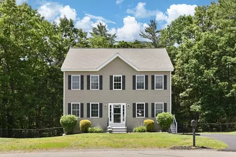 3 Poe Cir, Tyngsborough, MA 01879